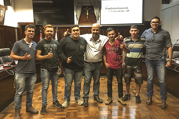 Motoboys  se mobilizam para sair da informalidade