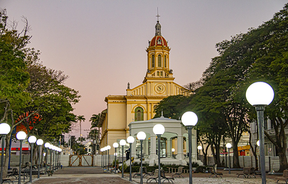 Praça da Matriz reabre à população