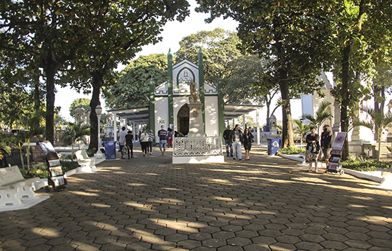 Cemitério  terá duas  missas em memória dos pais