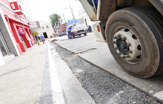 CIS inicia troca de redes da Rua Floriano Peixoto em Itu