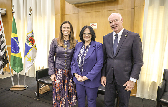 Ministra  Damares Alves faz palestra em Itu