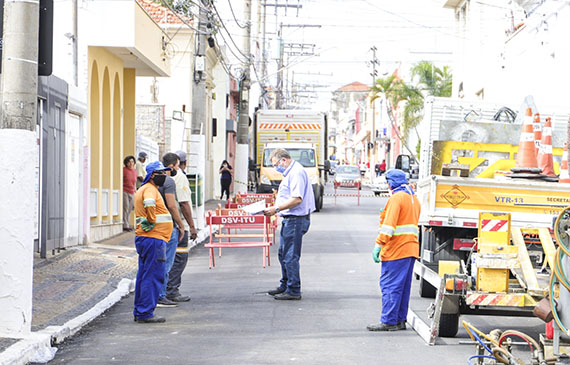 Tem início a instalação do boulevard na Floriano Peixoto