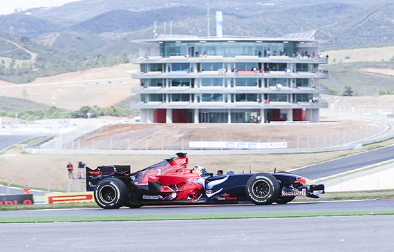 Mercedes completa volta virtual em palco inédito do GP de F1 em Portugal