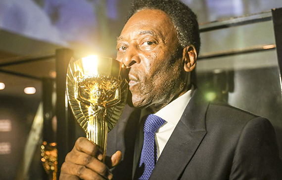 Mundo do futebol reverencia Pelé e celebra os 80 anos do Rei: “Incomparável”