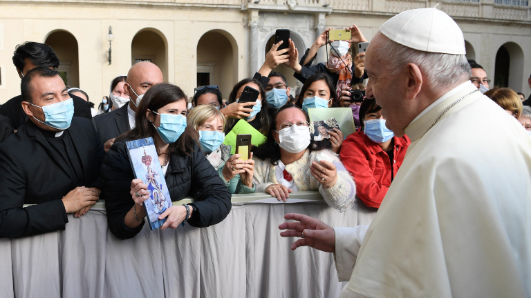 O Papa na Audiência Geral: é bom nos vermos face a face