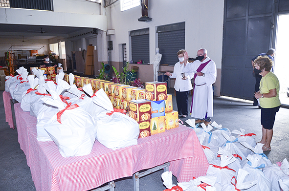 Pastoral da Assistência Social distribui 80 cestas de Natal