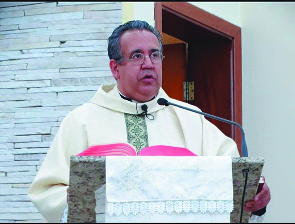 Padre Fernando recebe Medalha Padre Bento