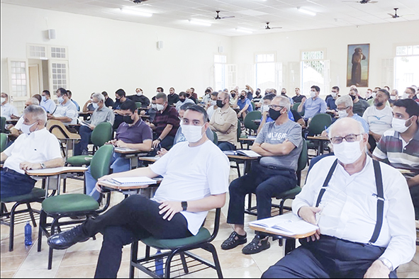 Padres da diocese participam de Curso de Formação