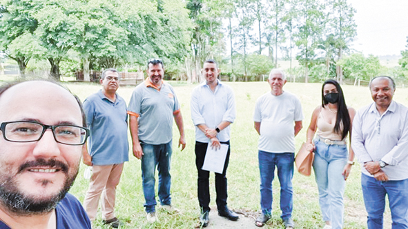 Presbíteros visitam terreno da Fazenda Esperança