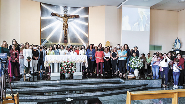 Paróquias e comunidades homenageiam as mães