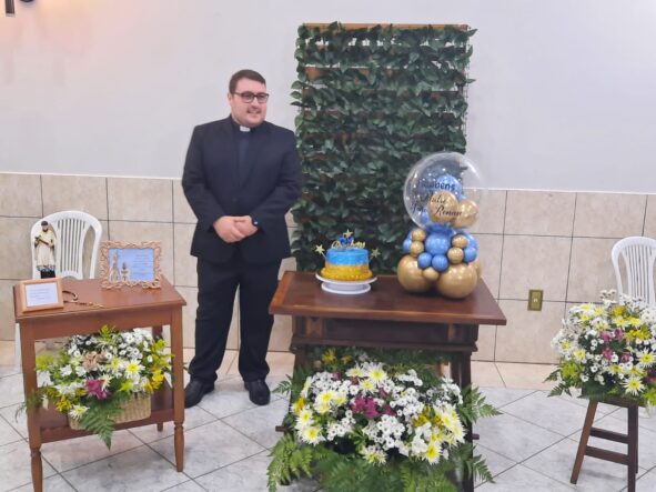 Padre João Renan comemora aniversário