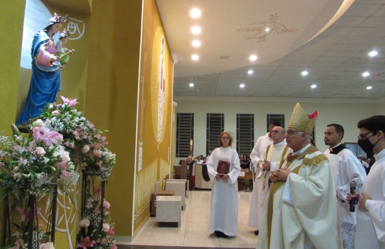 Igreja e altar dedicados a Nossa Senhora Auxiliadora