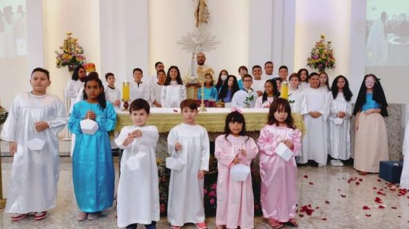 Coroação de Nossa Senhora na paróquia Aparecida