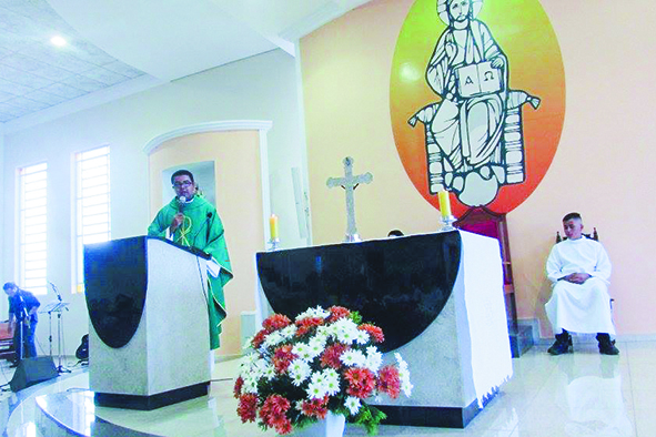 Dom Vicente preside cerimônia de dedicação de altar e Igreja