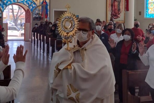 Paróquia São Cristóvão celebrou Corpus Christi