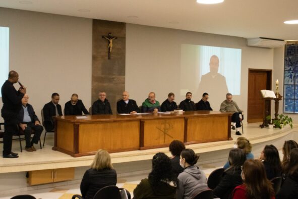 Dom Vicente saúda Dom Arnaldo, novo bispo de Jundiaí