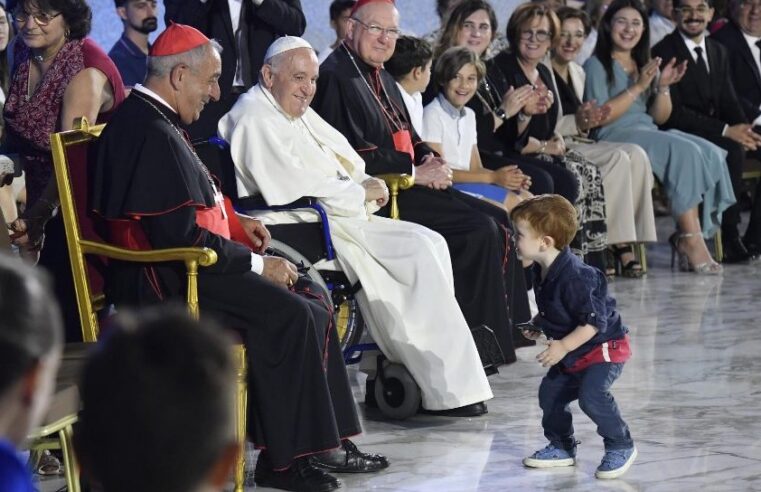 Papa Francisco às famílias: “vivam com os olhos voltados para o Céu”