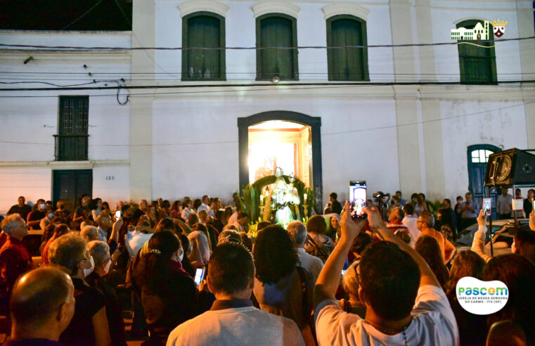 Procissão de Nossa Senhora do Carmo reúne devotos nas ruas da cidade