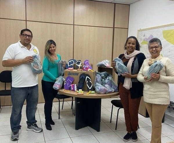 Ordem Franciscana Secular entrega doações para pessoas em situação de rua