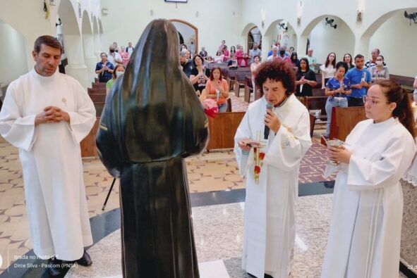Paróquia Aparecida celebra Santa Rita
