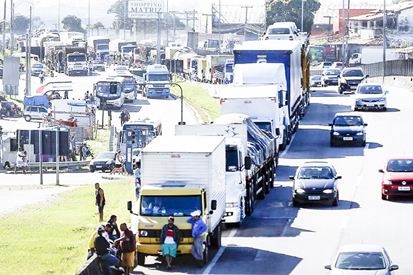 Benefício para caminhoneiros começa a ser pago