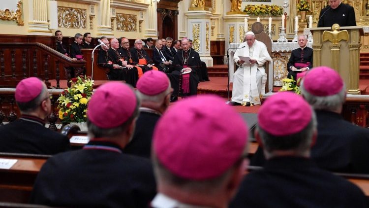 Os ministérios na Igreja, o Papa inicia um diálogo com os bispos