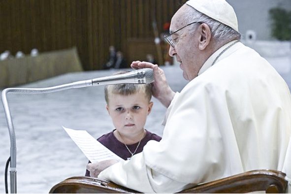 Papa: a aliança das pessoas idosas e das crianças salvará a família humana