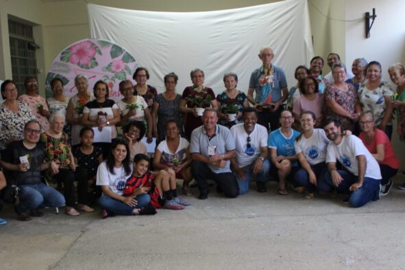 Comunidade Auxiliadora realizou Café da Tarde com a Melhor Idade