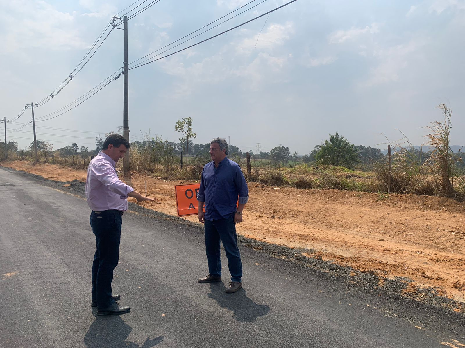 Vistoria nas obras de pavimentação da Estrada do Pinheirinho