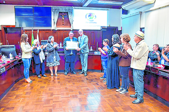 Câmara de Vereadores entrega Diploma e Medalha Padre Bento