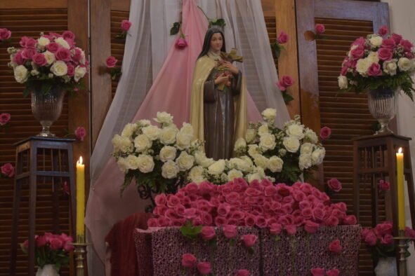 Comunidades e paróquias celebraram o dia de Santa Terezinha