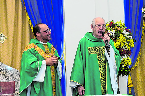 60 anos de ministério: Pe. Roberto será homenageado na Paróquia Nossa Senhora Aparecida