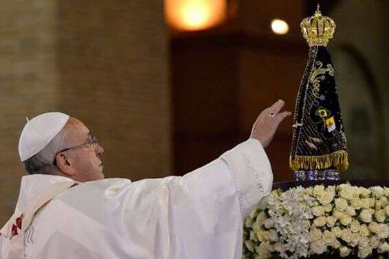 Na festa de Aparecida, Papa convida brasileiros a rezarem pela paz