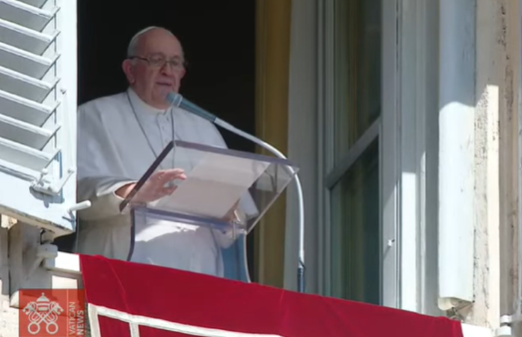 Papa Francisco: “a oração é o remédio da fé, o reconstituinte da alma”