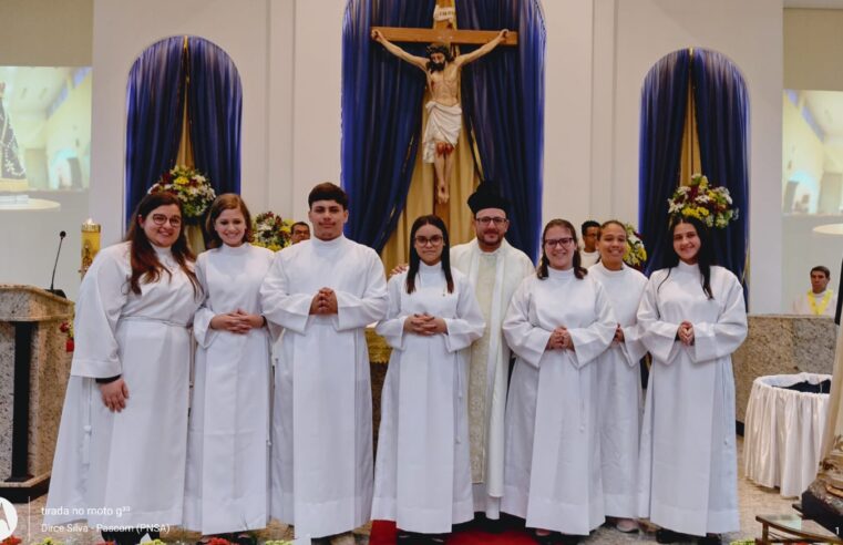 Paróquia Aparecida celebrou Santa Terezinha e investiu novos acólitos