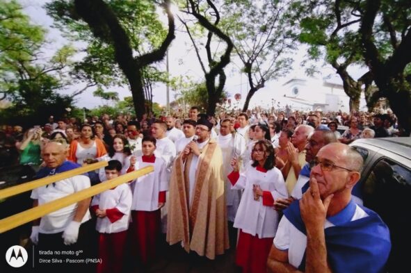 Paróquia Aparecida reúne milhares de fiéis na festa de sua padroeira