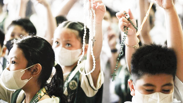 Ajuda à Igreja que Sofre: oração pela paz mundial conduzida pelas crianças