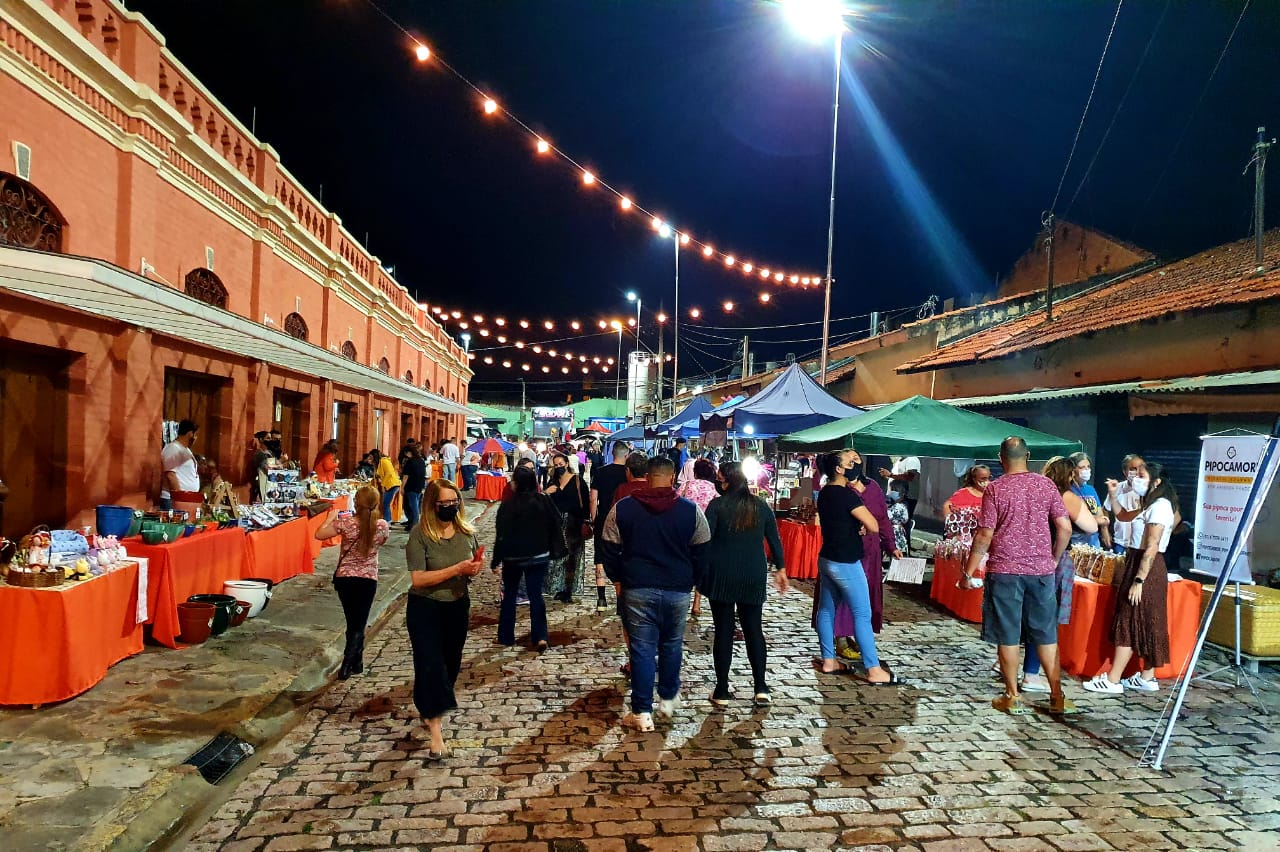 Feira Noturna de Itu comemora um ano