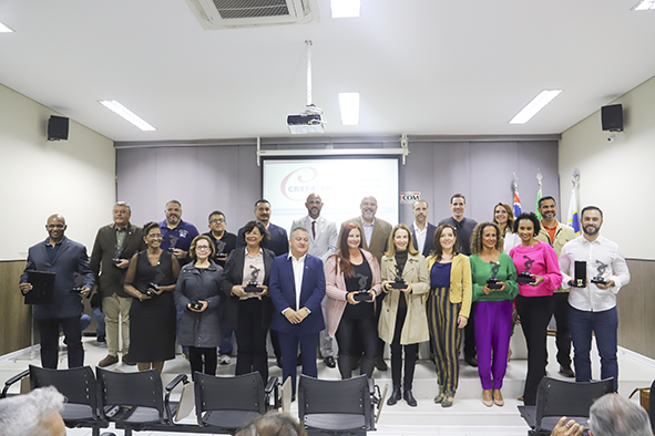 Profissionais de Educação Física recebem homenagem