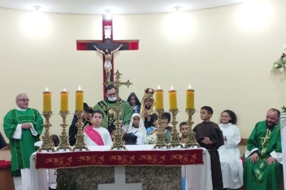 Paróquia Sagrada Família celebrou aniversário de seu pároco