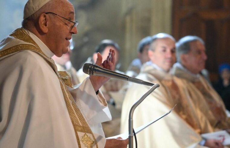 Papa Francisco: “Jesus, Rei que nos abraça, mesmo com as nossas misérias”