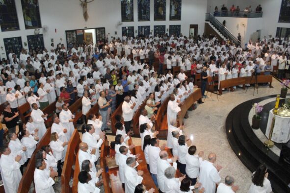 Encontro Diocesano reúne 800 Ministros da Eucaristia