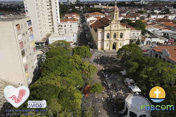 Centenas de pessoas no “Abraço à Vida”: em defesa da vida e contra o aborto