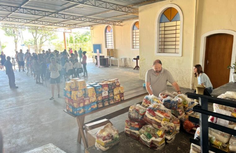 Pastoral da Caridade entregou cestas básicas para o Natal