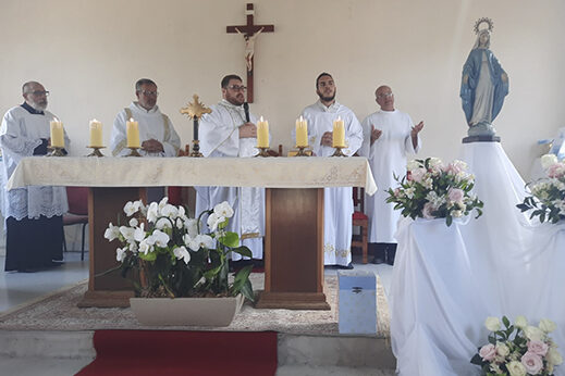 Comunidade Nossa Senhora das Graças celebra sua padroeira