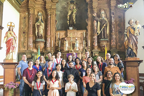 Igreja do Carmo recebe visita de fiéis de Salto