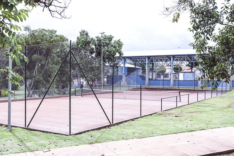 Inaugurada quadra de tênis no Centro Esportivo e de Lazer 1º de Maio