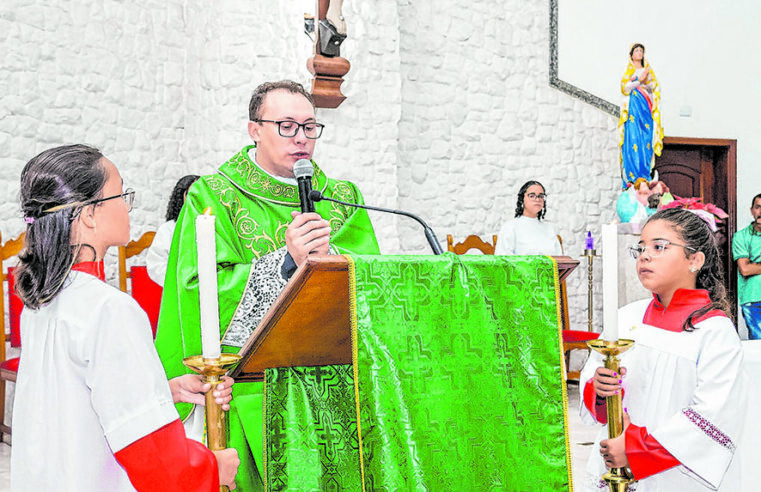 Padre Ismael Félix celebra missa na São João Batista