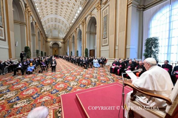 Papa Francisco cita o Brasil ao manifestar sua preocupação com o enfraquecimento da democracia no mundo