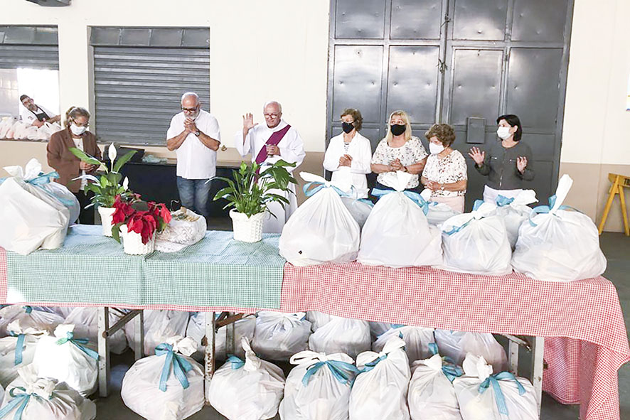 Pastoral Social distribuiu 80 cestas de Natal